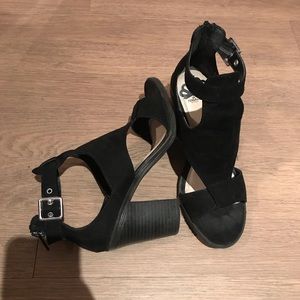 SOLD- Like New Black Thick Heel Sandals